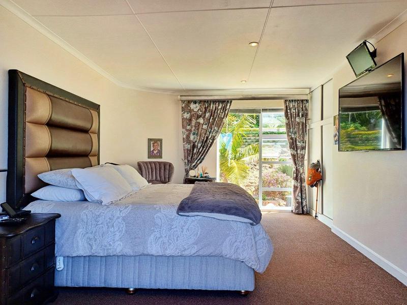 5 Bedroom Property for Sale in Outeniqua Strand Western Cape
